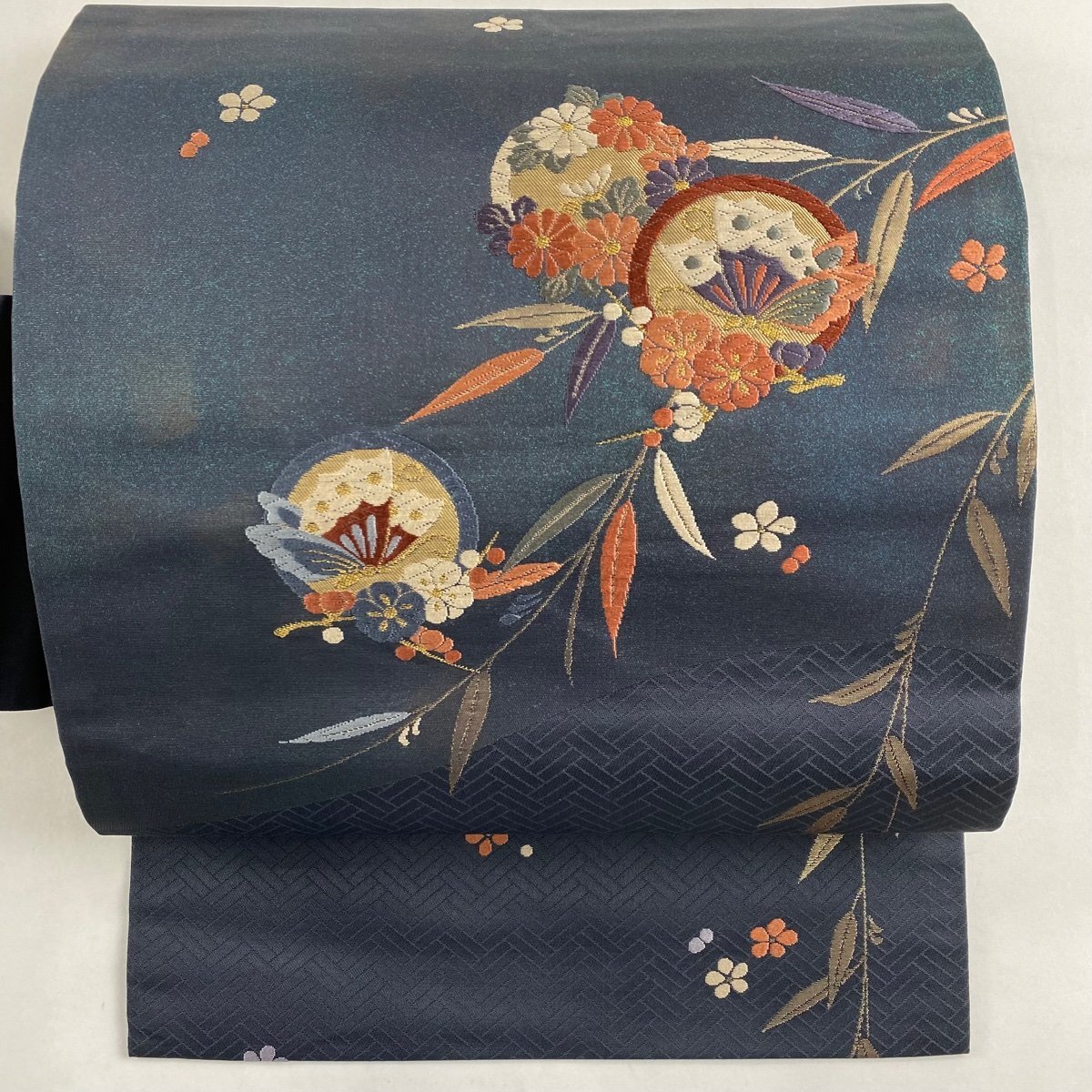 名古屋帯 優品 草花 蝶 金糸 箔 灰色 正絹 【中古】_バイセル 14118_1