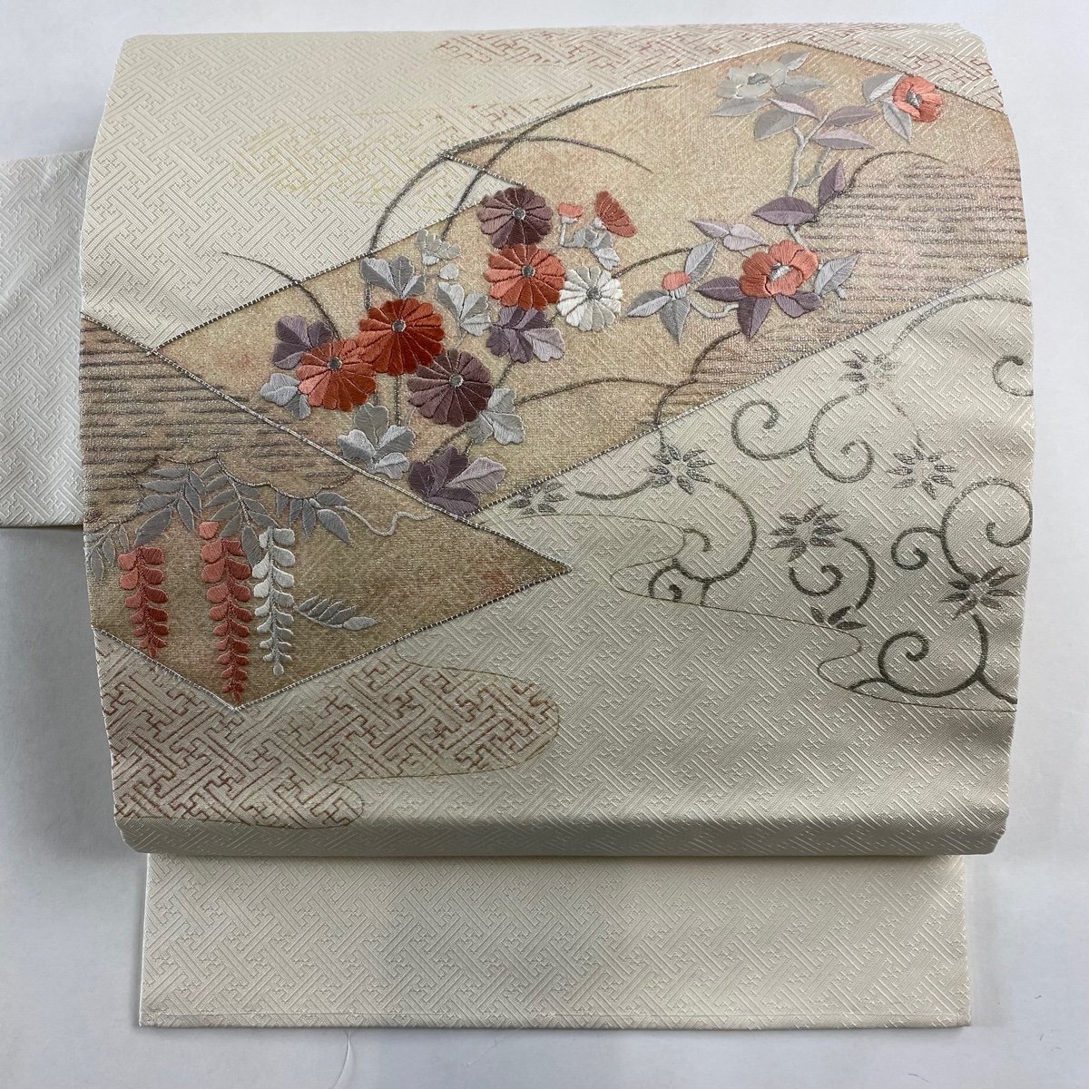 名古屋帯 美品 優品 菊 花唐草 銀糸 刺繍 クリーム 正絹 【中古】の画像1