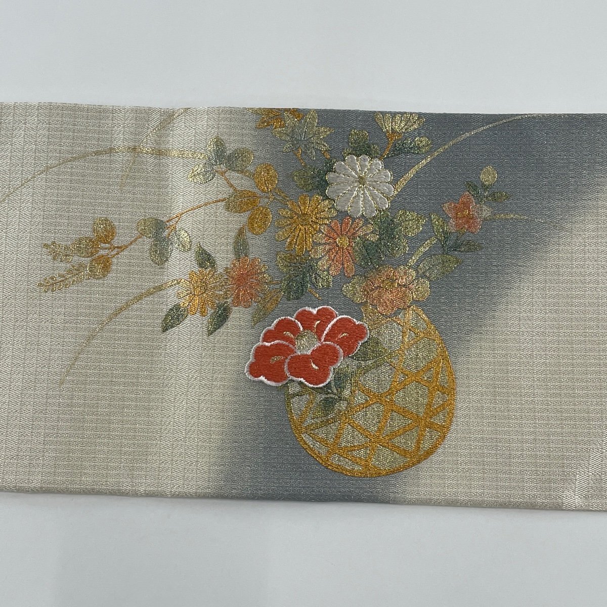 名古屋帯 美品 優品 花籠 雪輪 刺繍 金彩 青灰色 正絹 【中古】_バイセル 14118_3