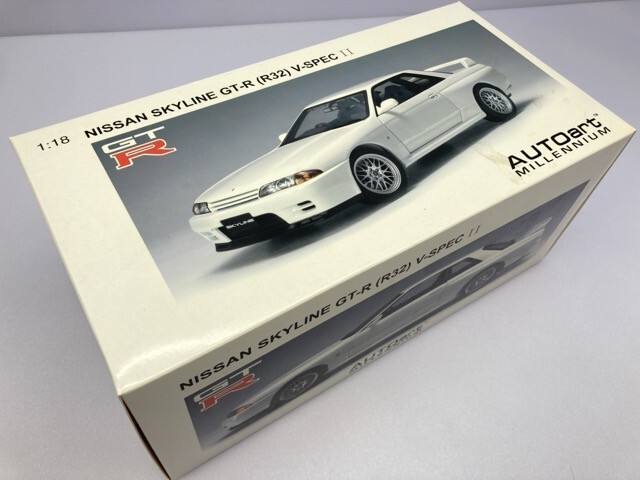 オートアート 1/18 NISSAN SKYLINE GT-R R32 V-SPEC II クリスタルホワイト 77345 ※まとめて取引・同梱不可 [37-9488]