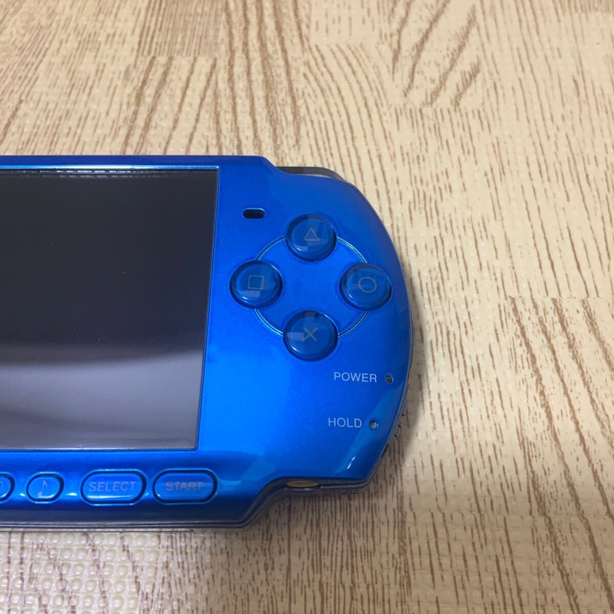 バイブラント ブルー 　PSP-3000　本体は、ほとんど無傷　ほとんど未使用に近い　付属品も綺麗な美品　★箱付きです。♪