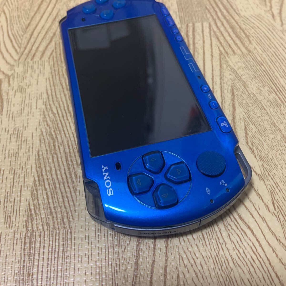 バイブラント ブルー PSP-3000 本体は ほとんど無傷 ほとんど未 バイブラント ブルー PSP-3000 本体は ほとんど無傷 ほとんど未