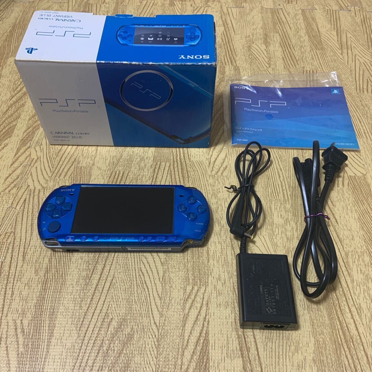 バイブラント ブルー PSP-3000 本体は ほとんど無傷 ほとんど未 バイブラント ブルー PSP-3000 本体は ほとんど無傷 ほとんど未