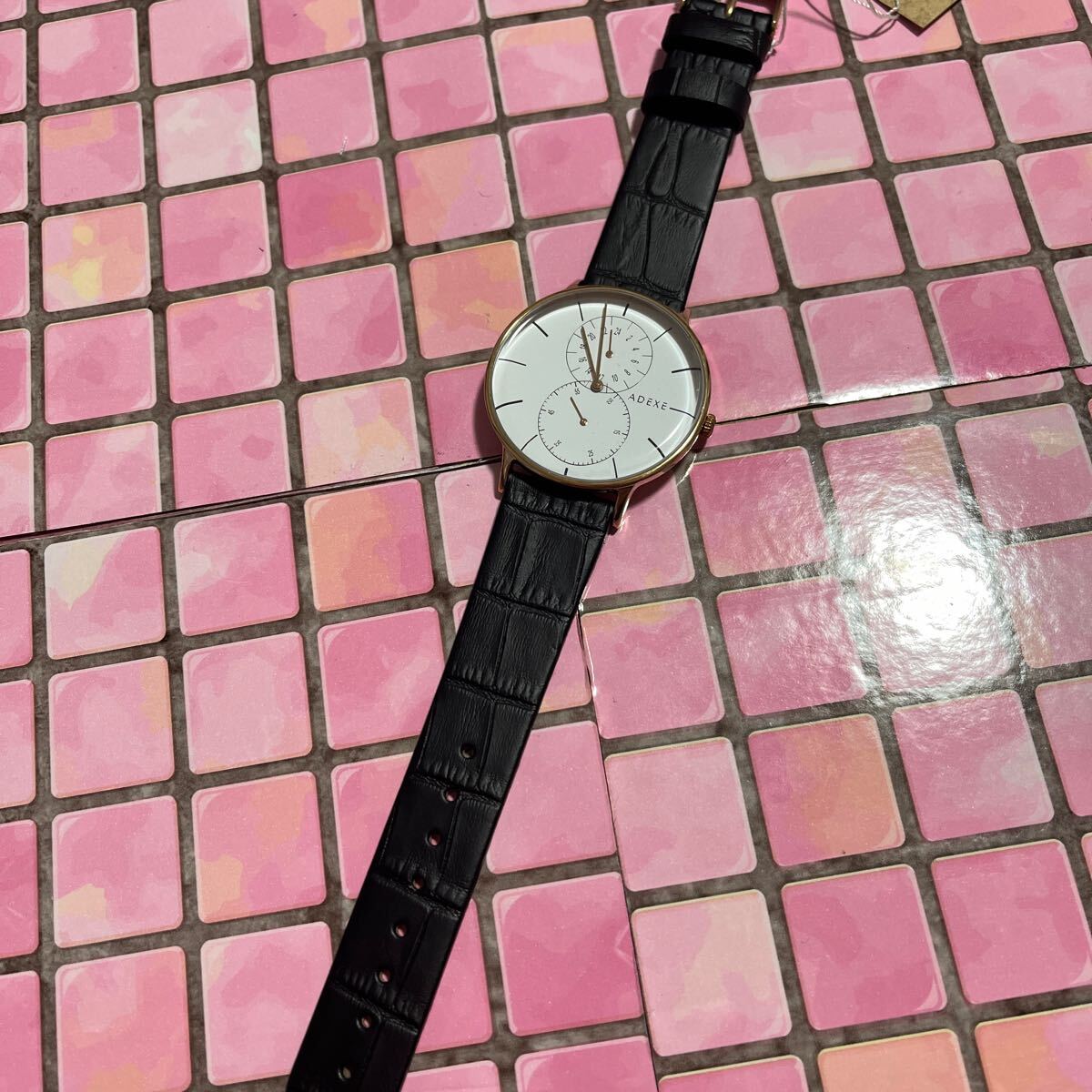腕時計 ADEXE 黒×ホワイト_画像1
