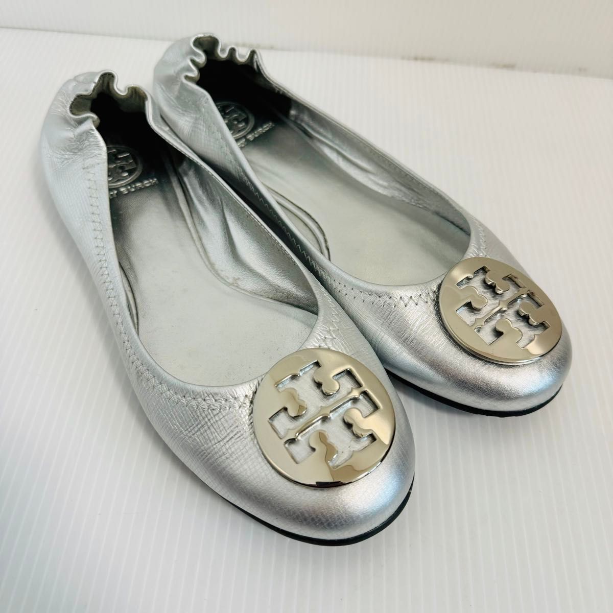 未使用級】TORY BURCH トリーバーチ バレエシューズ シルバー 25 未使用級】TORY BURCH トリーバーチ バレエシューズ シルバー 25