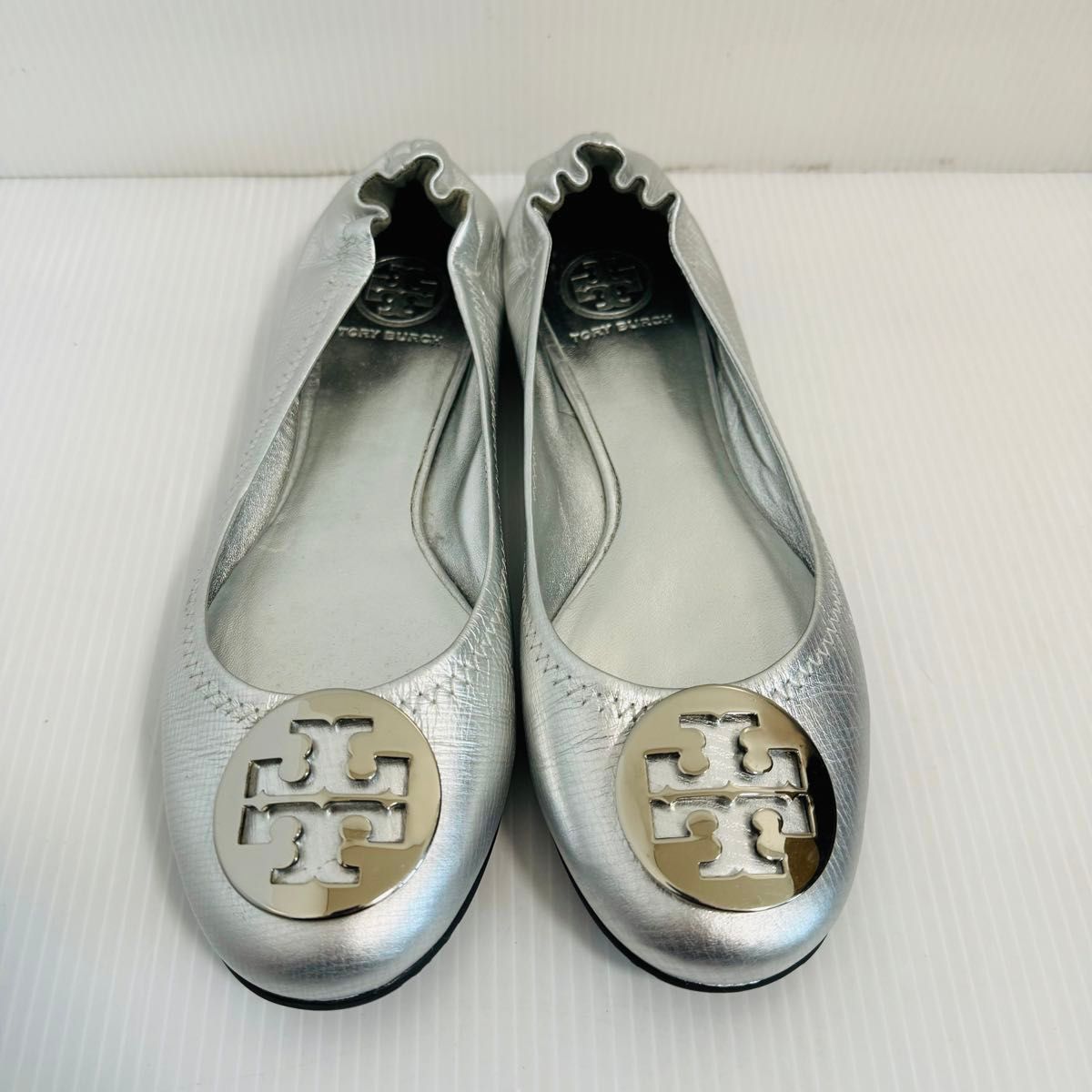 未使用級】TORY BURCH トリーバーチ バレエシューズ シルバー 25 未使用級】TORY BURCH トリーバーチ バレエシューズ シルバー 25