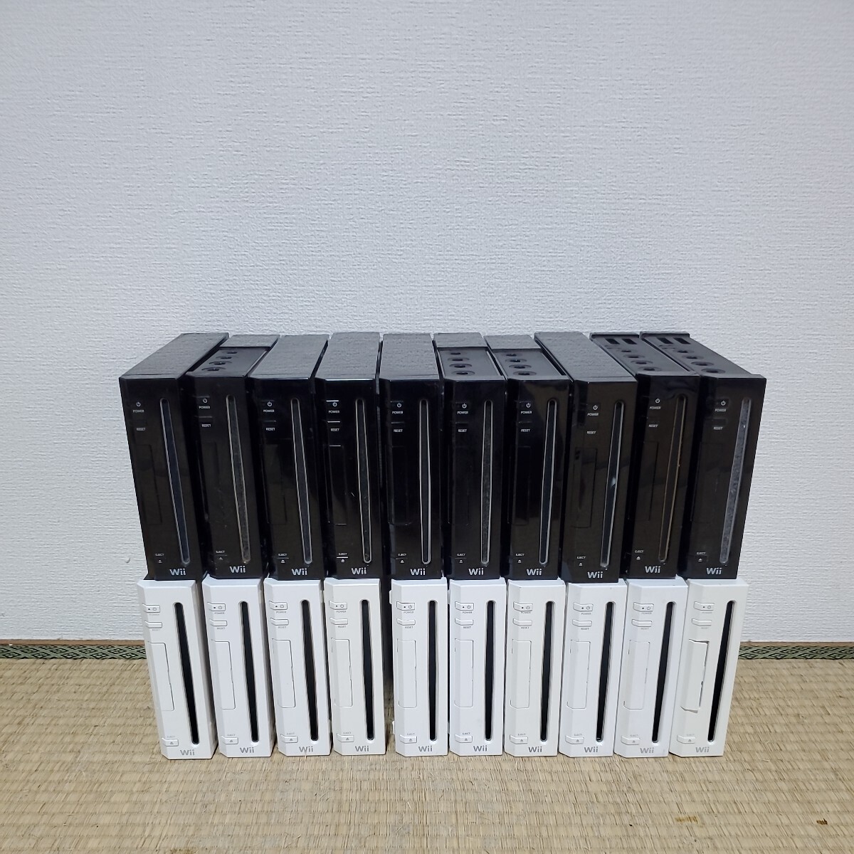 Wii 本体 20台 まとめ売り まとめて Nintendo 任天堂 シロ ホワイト クロ ブラック ゲーム機器 大量 ニンテンドー RLV-001_画像1