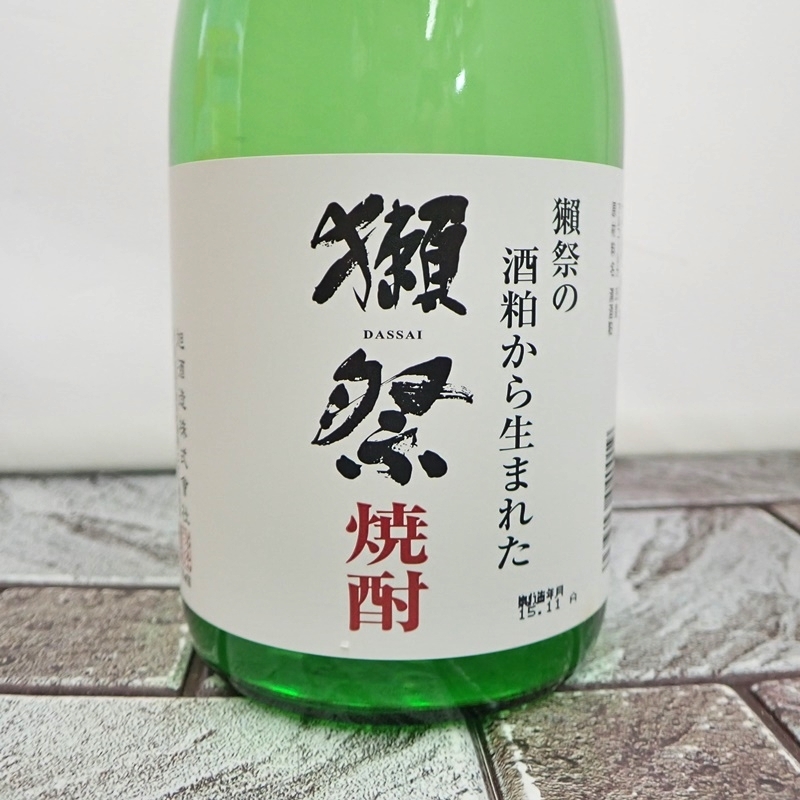 【 埼玉県内限定発送 】 獺祭 720ml 35％ 酒粕 焼酎 未開栓 箱付 旭酒造 DASSAI 【 00175 】_画像3