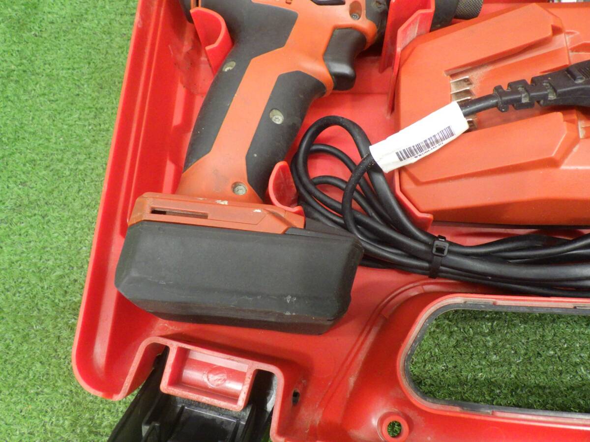 2台入ってお得★HILTI ドライバー インパクト SF/SFD2-A バッテリー3個 充電器 中古品 240317_画像3