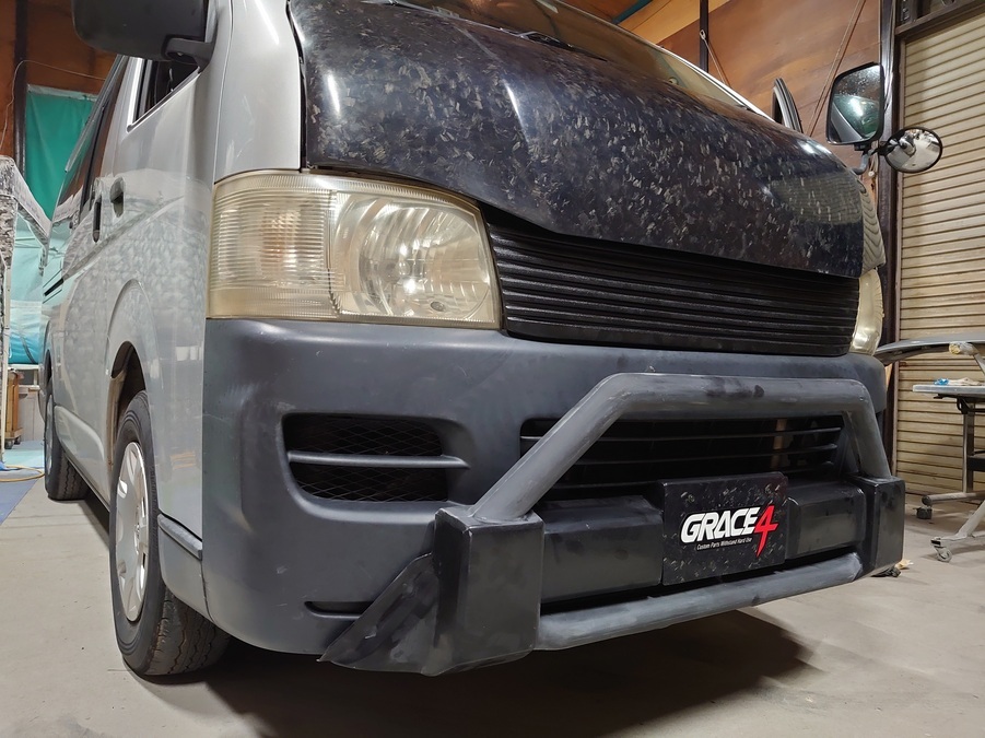トヨタ 200系 ハイエース 標準 チョップドカーボンボンネット クリア塗装済み 試作品 GRACE4 の画像4