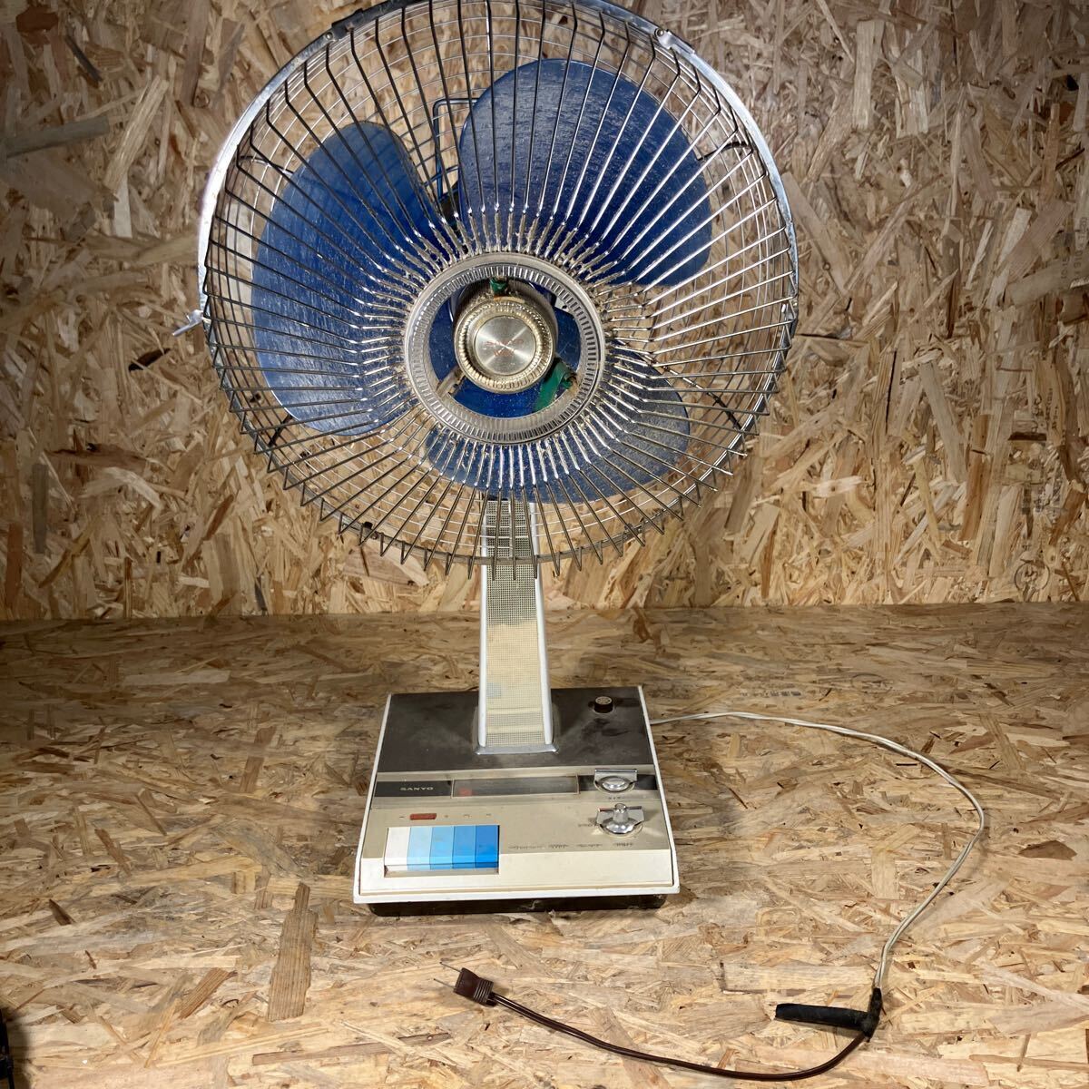 1 jpy ~/SANYO/ Sanyo / retro electric fan /. seat ../EF-7EZ/35cm/ blue /3 sheets wings root / antique / sending manner verification settled / used 