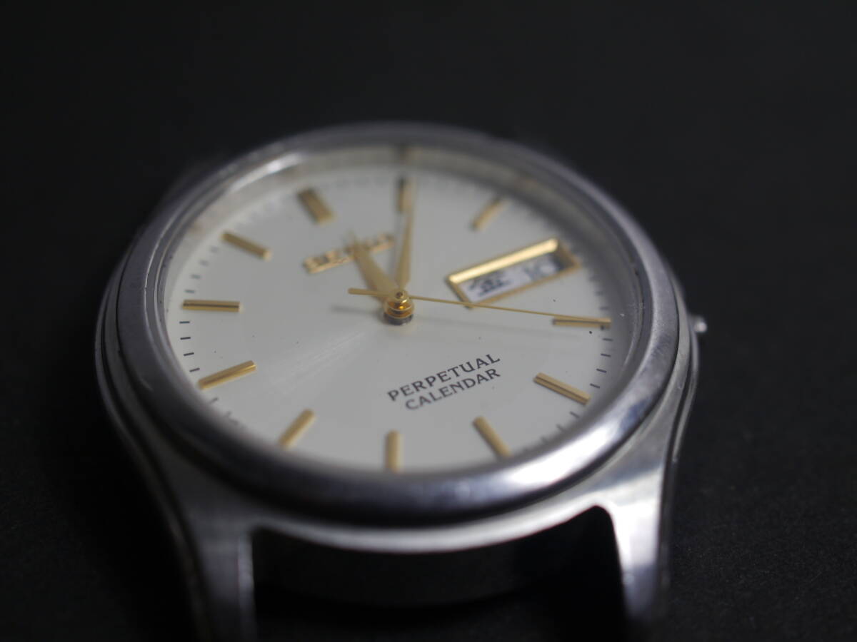 セイコー SEIKO パーペチュアルカレンダー 3針 デイデイト 8F33-00A0 男性用 メンズ 腕時計 日本製 x201 ジャンク_画像2
