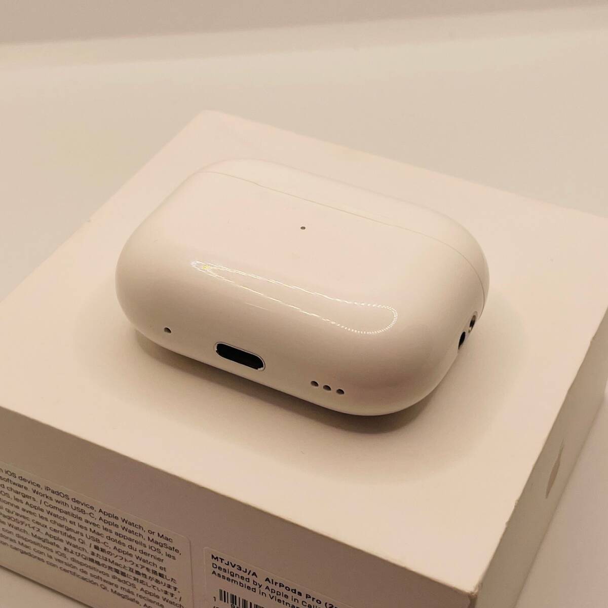 中古品 Apple AirPods Pro 第2世代 Apple MagSafe 充電ケース (USB-C) A2968 A3047 A3048 1円 から 売り切り_画像1