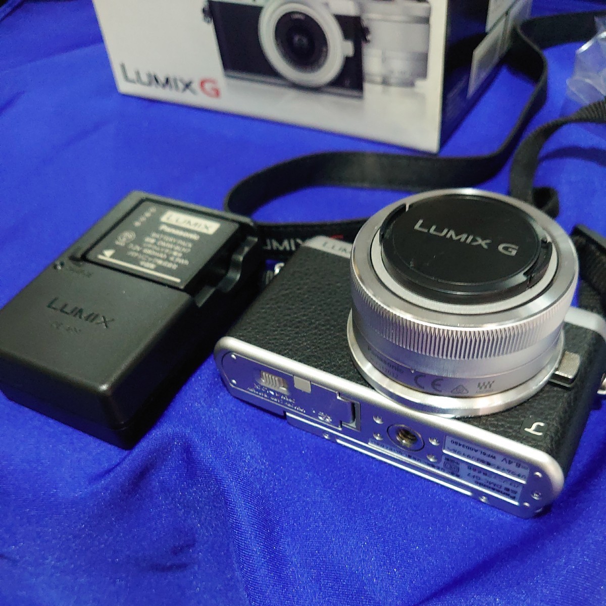 LUMIX GF7 DMC-GF7W-S Panasonic （シルバー） ミラーレス一眼カメラ_画像2