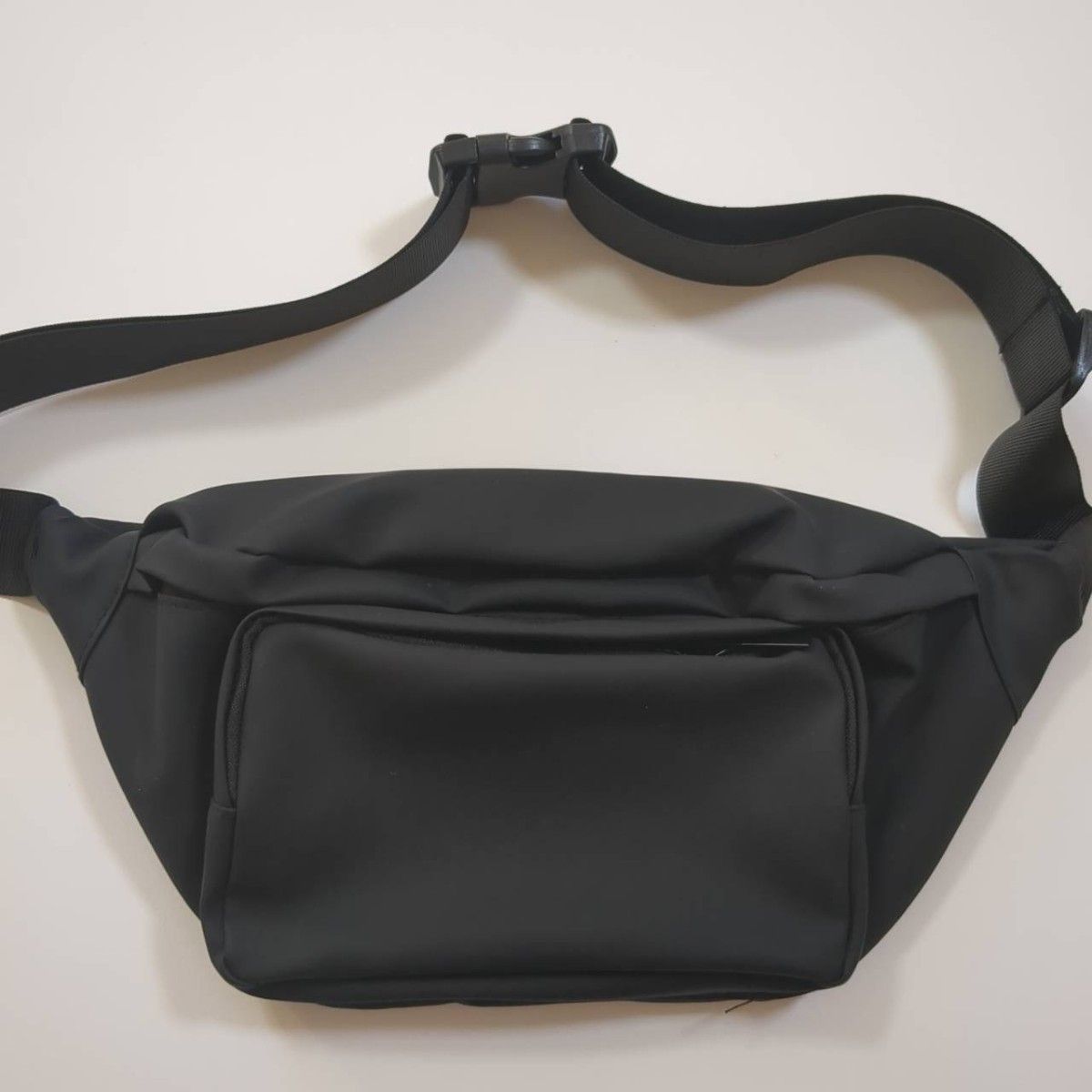 【 】ボディバッグ ウエストポーチ 黒 ※送料込 ボディバッグ ウエストポーチ 黒 新品 男女兼用 ショルダー
