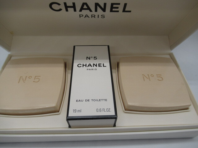 68706 CHANEL シャネル №5 石けん・トワレセット サヴォン 75g×2 オードゥトワレット 19ml×1 フランス製 箱あり 未使用_画像2