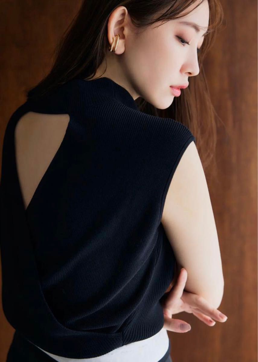 Open Back Knit Top black herlipto