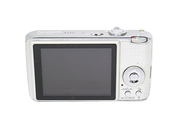 G3w83 デジタルカメラ Panasonic LUMIX DMC-FX07-S 通電× その他動作未確認 60サイズの画像3