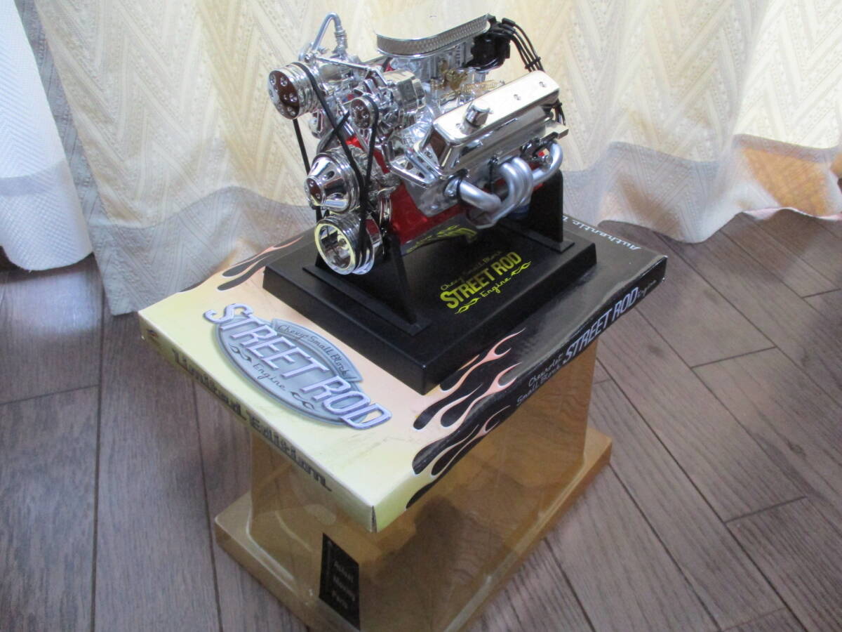 Chevy　Small　Block　Street　Rod　V8　Engine　GM　アメ車の象徴　コルベット　カマロ　可動ギミック　クロームメッキ_画像1