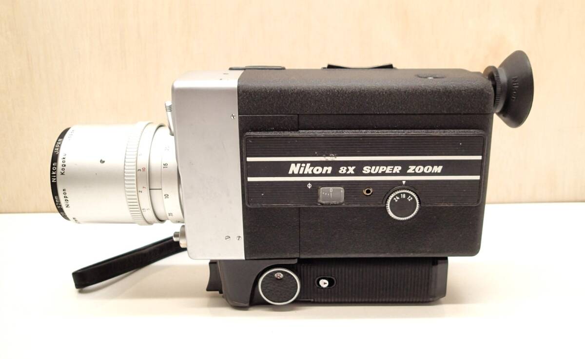 J105A ニコン Nikon 8㎜ フィルム カメラ 8X SUPER ZOOM 　通電OK　希少 昭和レトロ 現状品 詳しい動作未確認の為ジャンク品_画像2