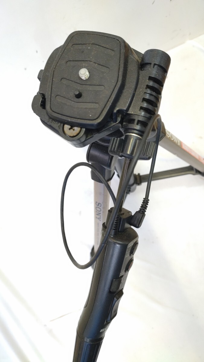 X2B ソニー SONY VCT-D580RM ビデオカメラ用 三脚 3脚 中古 現状品 ジャンク扱い の画像6