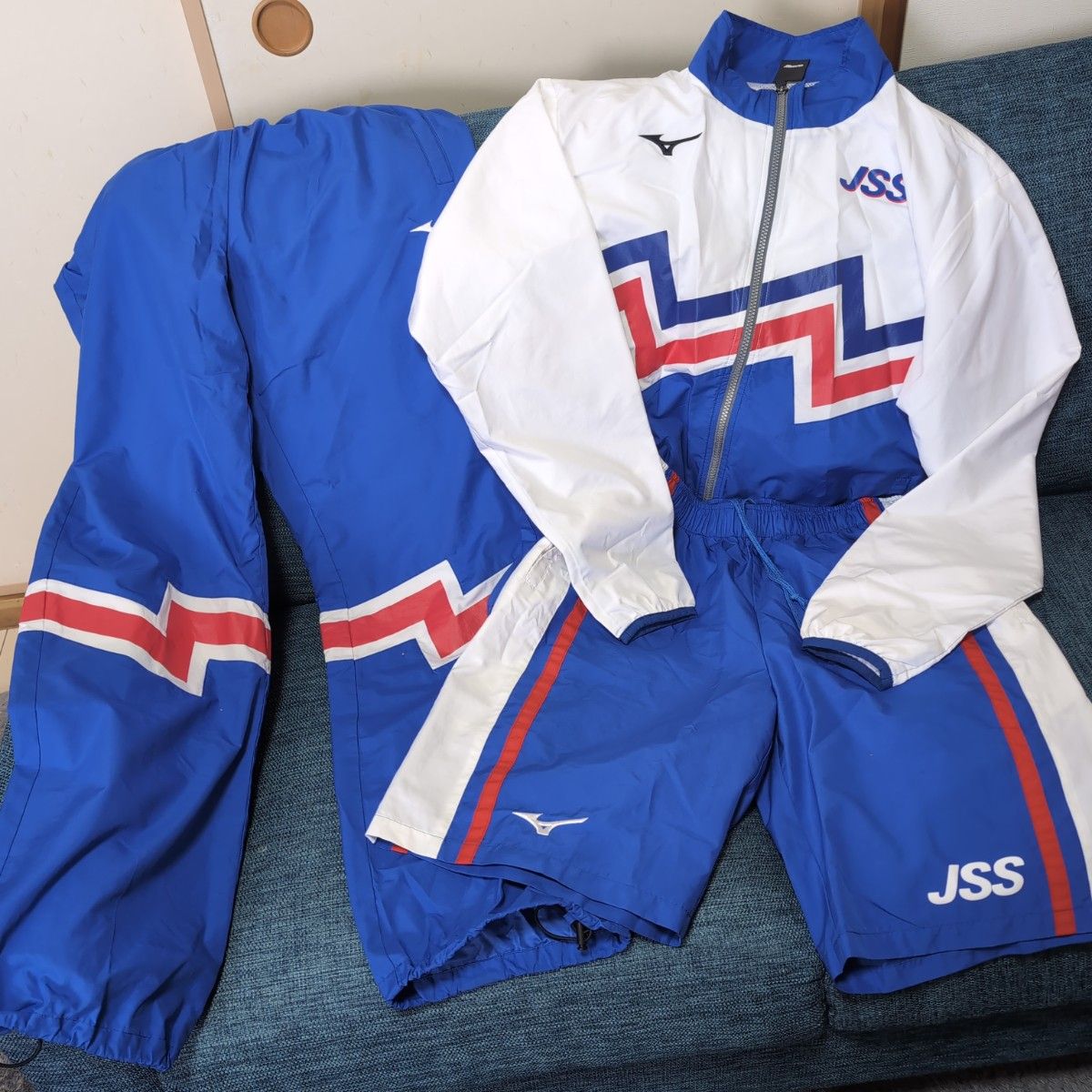 JSS ジャージ XL 3点セット|Yahoo!フリマ(旧PayPayフリマ) JSS ジャージ XL 3点セット|Yahoo!フリマ(旧PayPayフリマ)