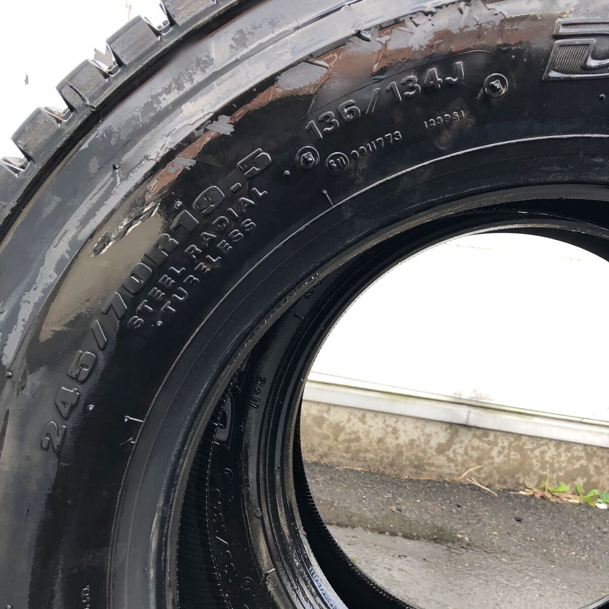 ダンロップ 245/70R19.5 SP001 バリ山 中古タイヤ2本セット:19000円_画像2