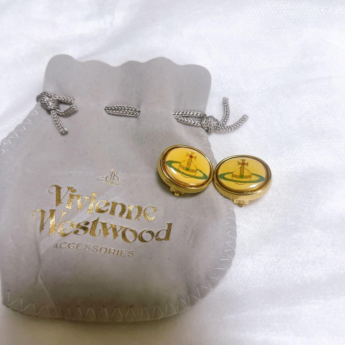Vivienne Westwood ヴィヴィアンウエストウッド 本物 新品同様 エナメルボタン オーブ イヤリング