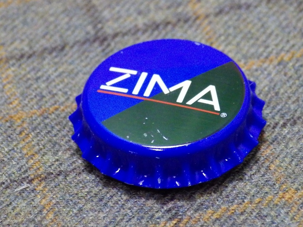 非売品　ZIMA　ジーマ　王冠　バッジ　缶バッジ　王冠型マグネット　日本上陸10周年記念　ノベルティ景品_画像3