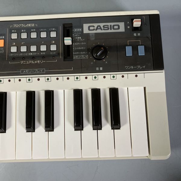 B2-134 CASIO カシオ レトロキーボード Casiotone MT-70 ジャンク品 ハードケース付き　※簡易梱包で１２０サイズ_画像2