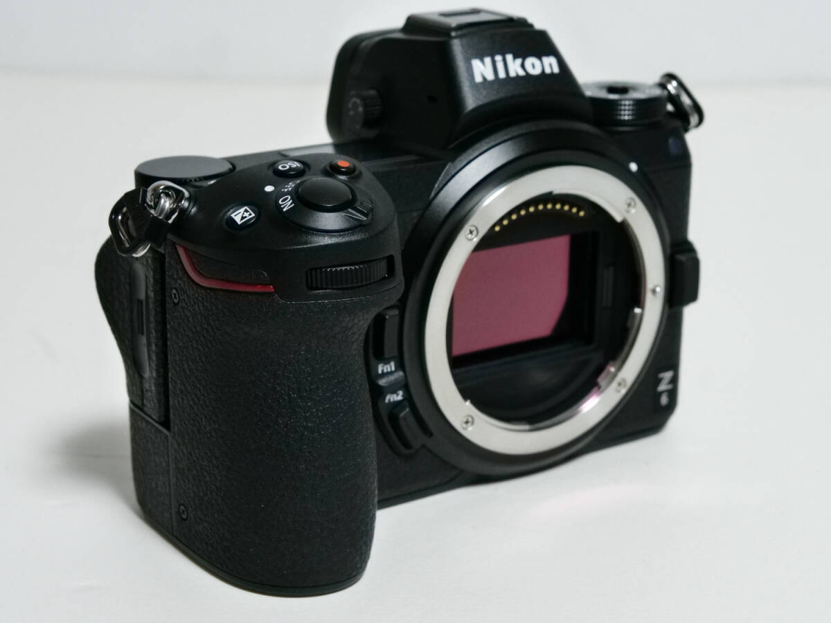 ■美品　Nikon ニコン　Z 6 ボディ　総シャッター数１，７３３回ボディ +　ソニーXQD２４０GB　+　非売品ストラップ　_画像3