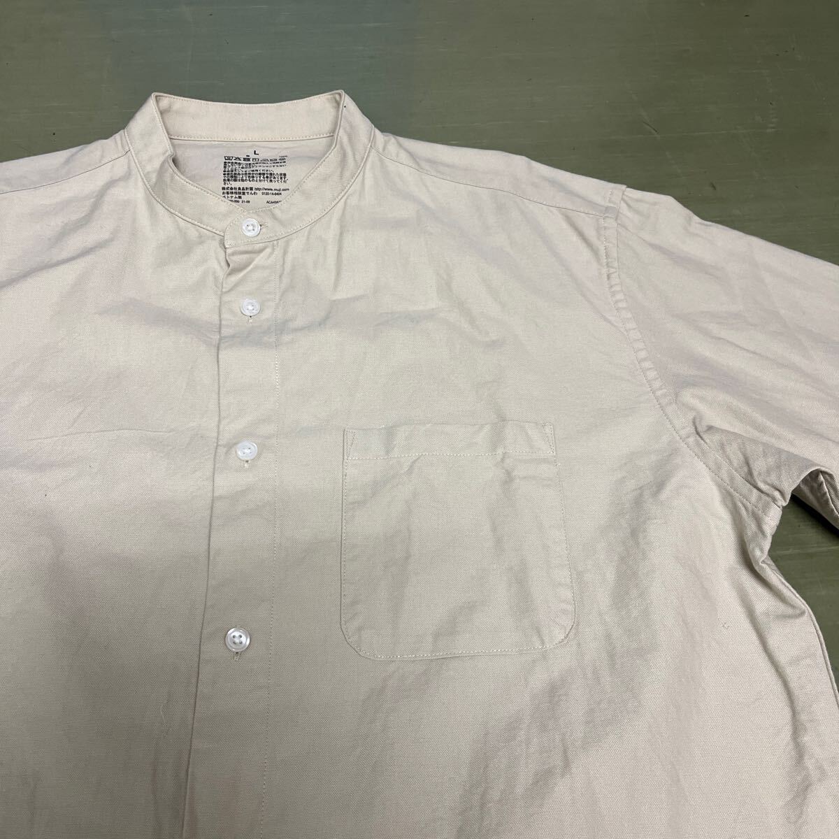 無印良品 MUJI ノーカラーシャツ バンドカラー 長袖シャツ 綿100% メンズ サイズL ベージュの画像4