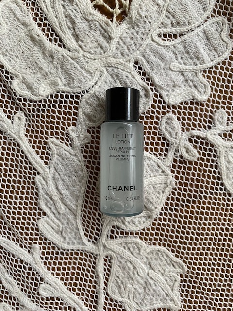 Новый нераскрытый лосьон Chanel Lourift Lotion 10ml