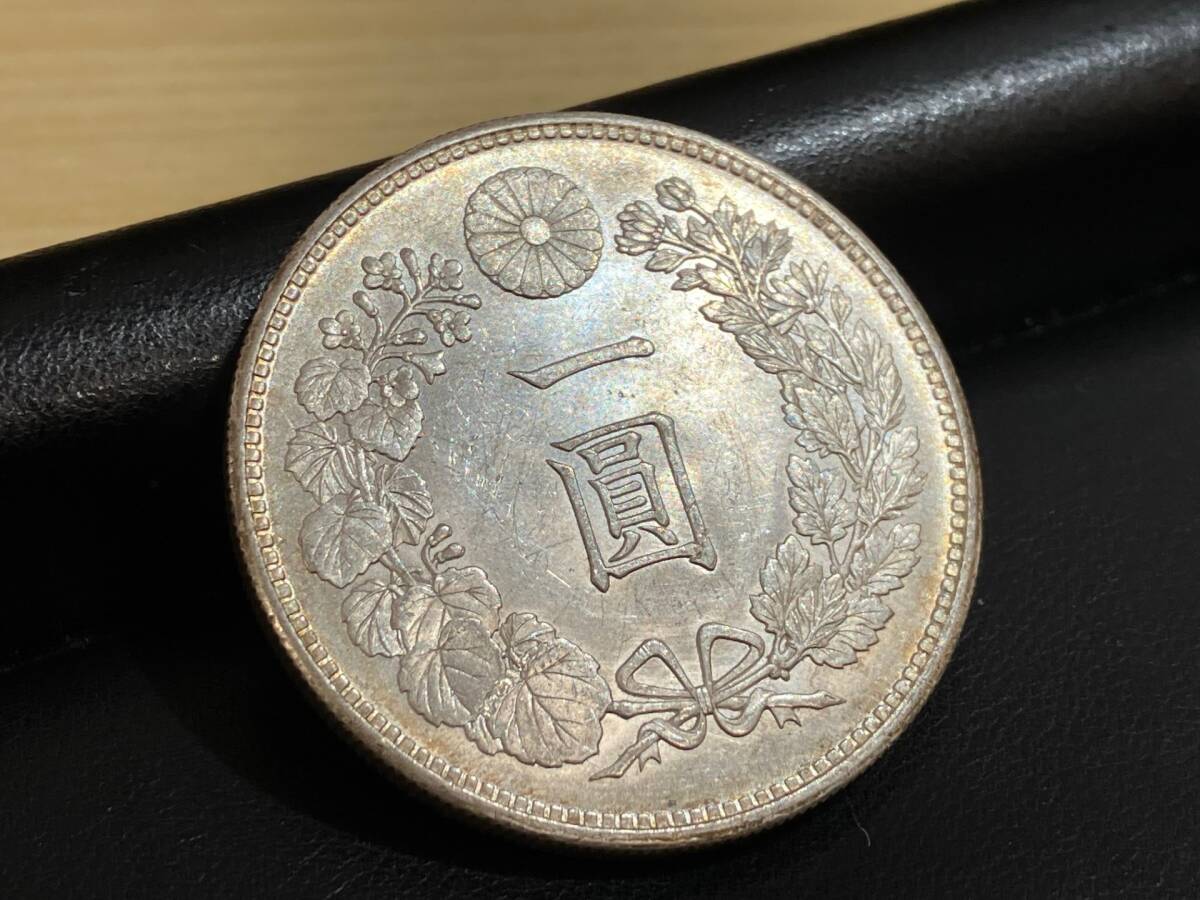 14398 日本 古銭 明治25年 1円銀貨 真贋保証 流通品 ※説明と画像をご確認下さいませ！_画像2