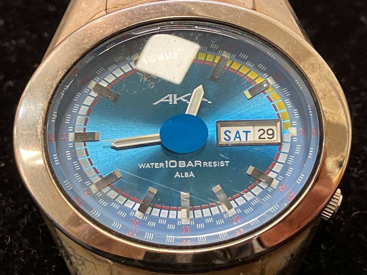 13526 レトロ SEIKO セイコー AKA ALBA アルバ デイデイト V743-5A10 クオーツ ※説明と画像をご確認下さいませ！の画像2