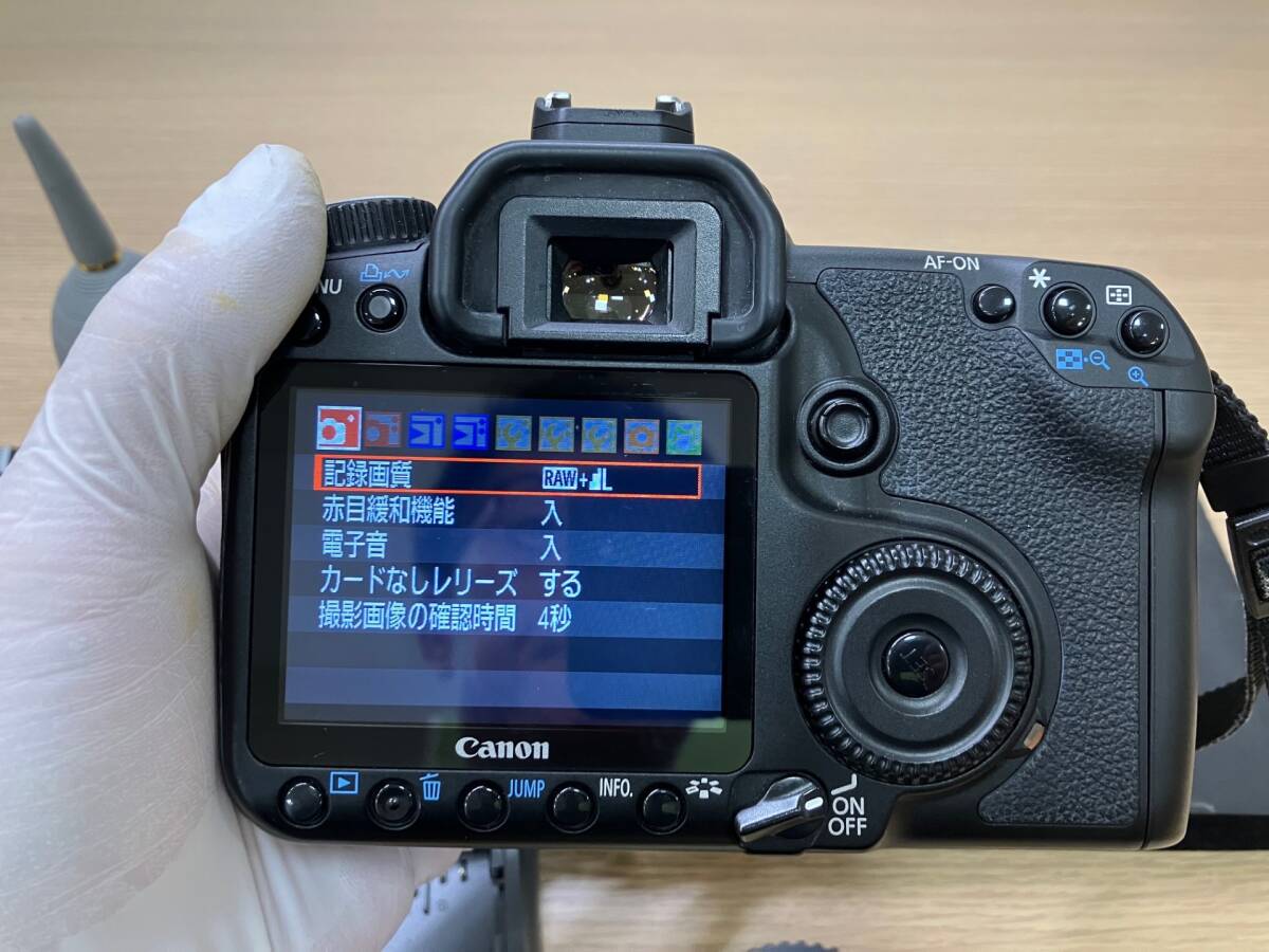 14584 稼動 綺麗 Canon EOS 40D デジタル一眼レフ ボディ 充電器 バッテリー2個 リモコン等 ※説明と画像13枚をご確認下さいの画像9