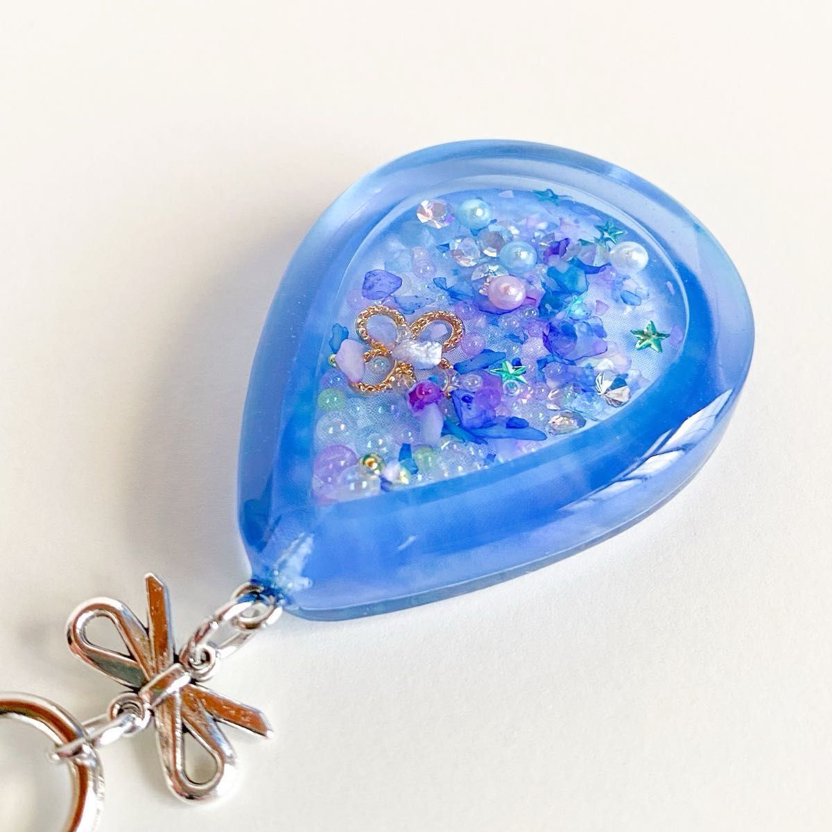 ハンドメイド】 レジン シェイカー キーホルダー しずく型 水滴 ハンドメイド】 レジン シェイカー キーホルダー しずく型 水滴