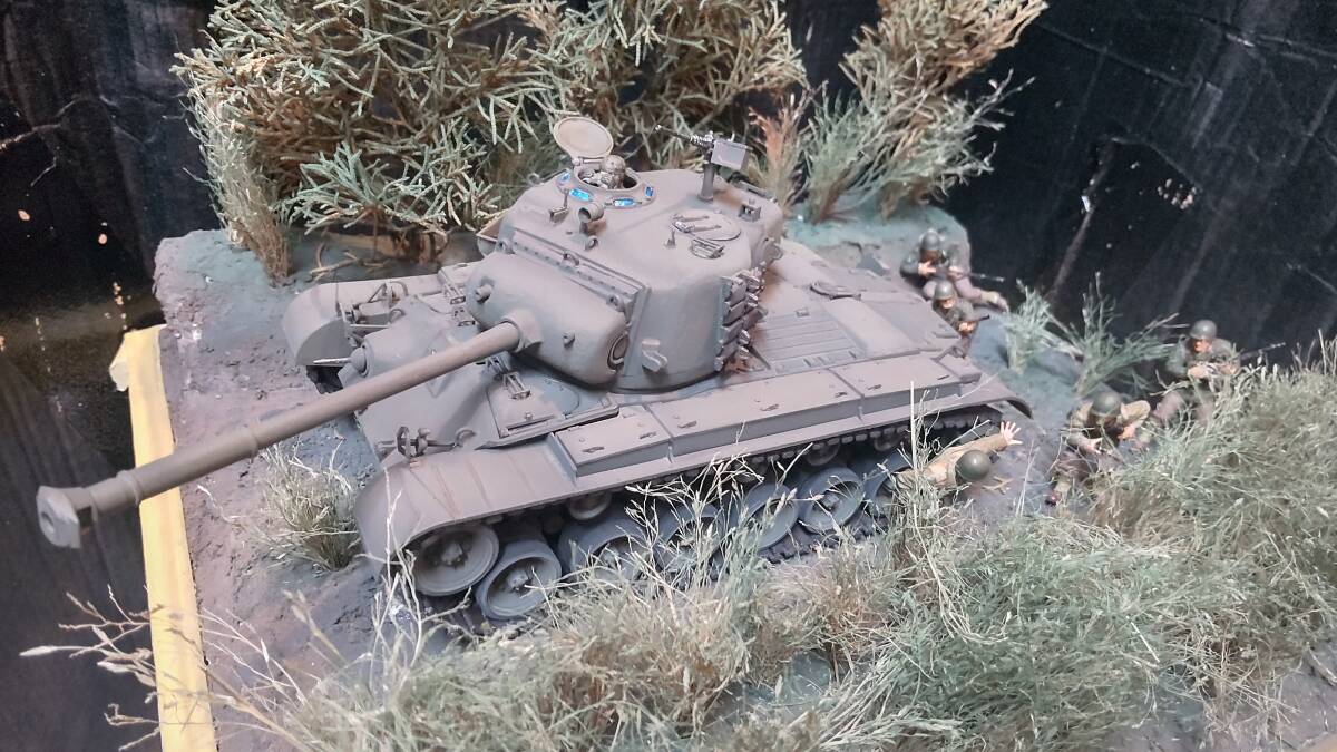 1/35 M26パーシング、アメリカ兵5体セットヨーロッパ戦線完成品。の画像1