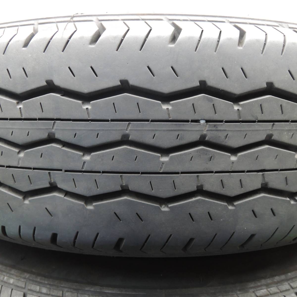 *送料無料* バリ溝！22年！キレイ！9分★トヨタ 200系 ハイエース 純正 OP 195/80R15 ブリヂストン RD613 PCD139.7/6H★4022904NJノ_画像7