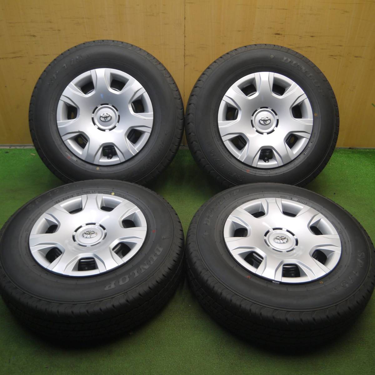 *送料無料* 新車外し！23年★トヨタ 200系 ハイエース 純正 スチール 195/80R15 107/105N ダンロップ SP175N PCD139.7/6H★4022804Hノの画像1