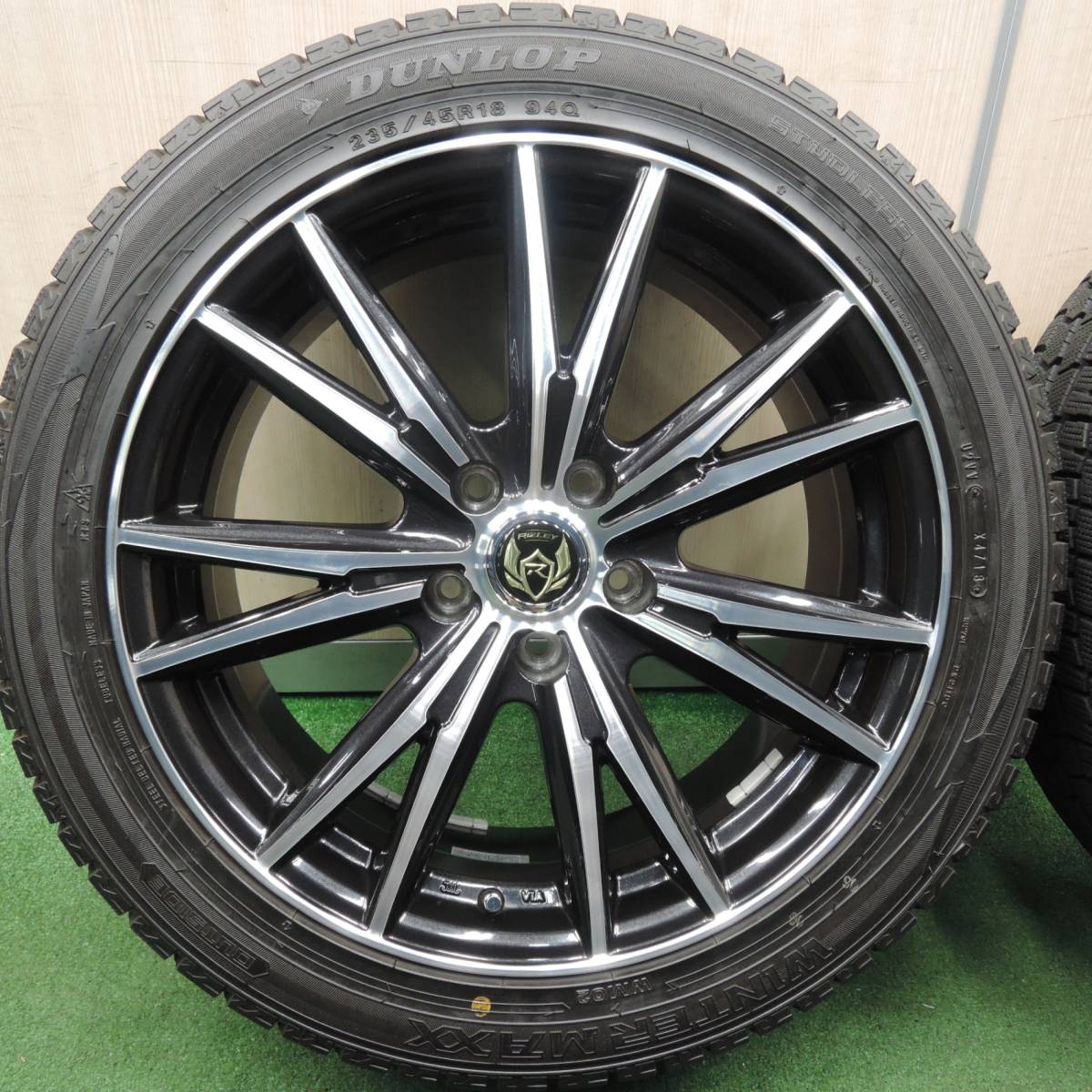 [送料無料] バリ溝！ほぼ10分！キレイ★スタッドレス 235/45R18 ダンロップ ウインターマックス WM02 RiZLEY PCD114.3/5H★4011906TNスの画像2