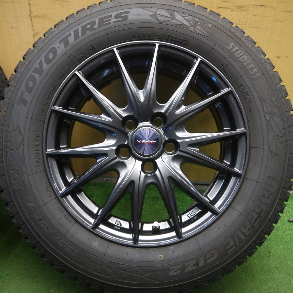 *送料無料* バリ溝 22年 綺麗 ほぼ10分★プリウス等 195/65R15 スタッドレス トーヨーオブザーブGIZ2 VELVA SPORTZ PCD100/5H★4030804Hス_画像3