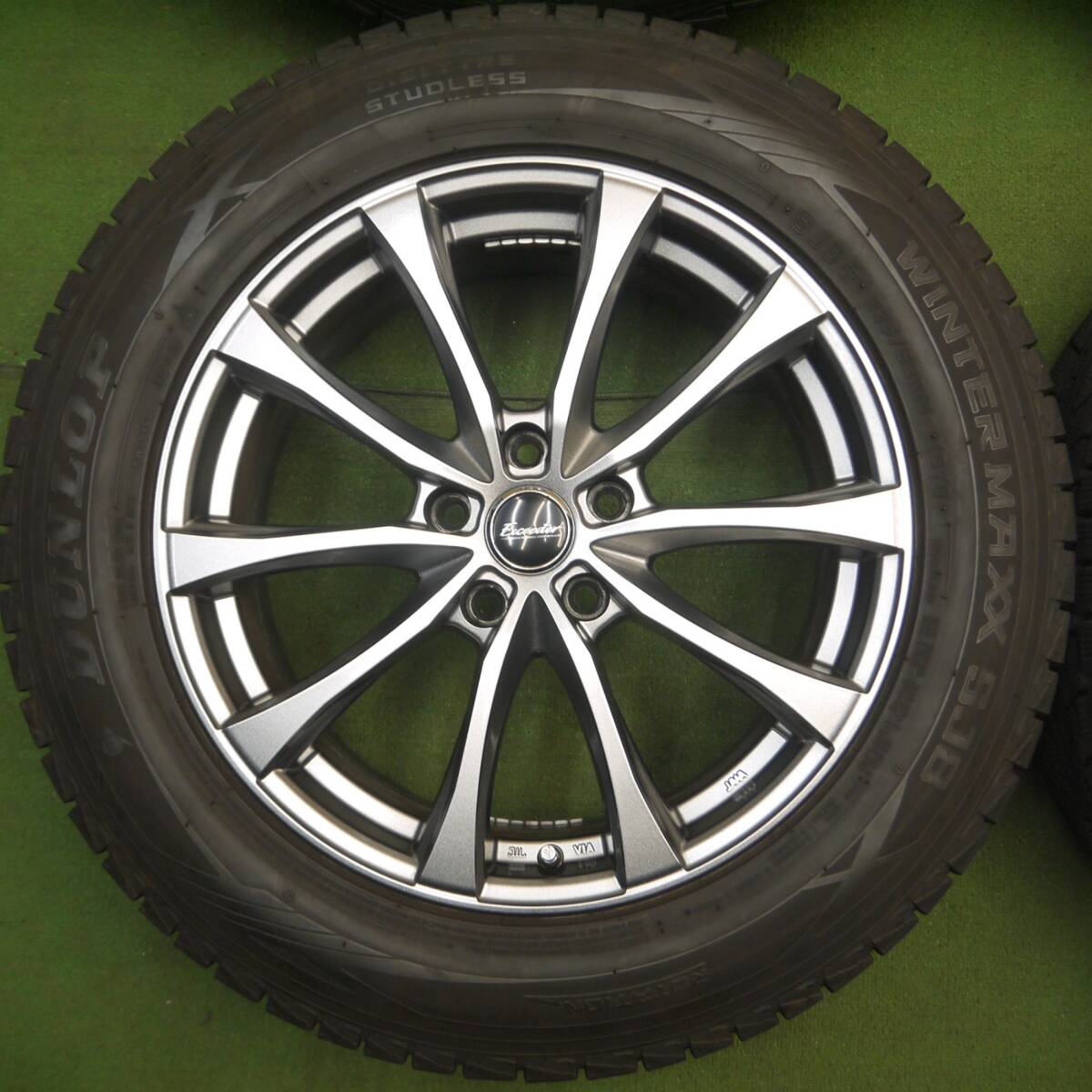 *送料無料* バリ溝 22年 綺麗 9.5分以上★スタッドレス 235/60R18 ダンロップ ウインターマックス SJ8 Exceeder PCD114.3/5H★4030201KKス_画像4