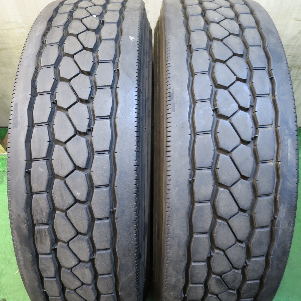 バリ溝！23年！8.5分★トラック タイヤ 295/80R22.5 153/150J ブリヂストン エコピア M801Ⅱ ミックス 22.5インチ★4031201クスタ_画像1