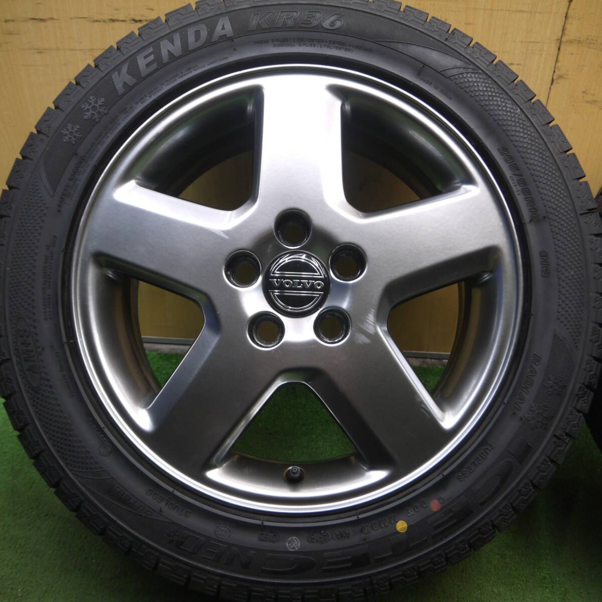 *送料無料* バリ溝！綺麗！9.5分★ボルボ V50 純正 BORBET 205/55R16 スタッドレス ケンダ KR36 アイステックネオ PCD108/5H★4031214Hス_画像2