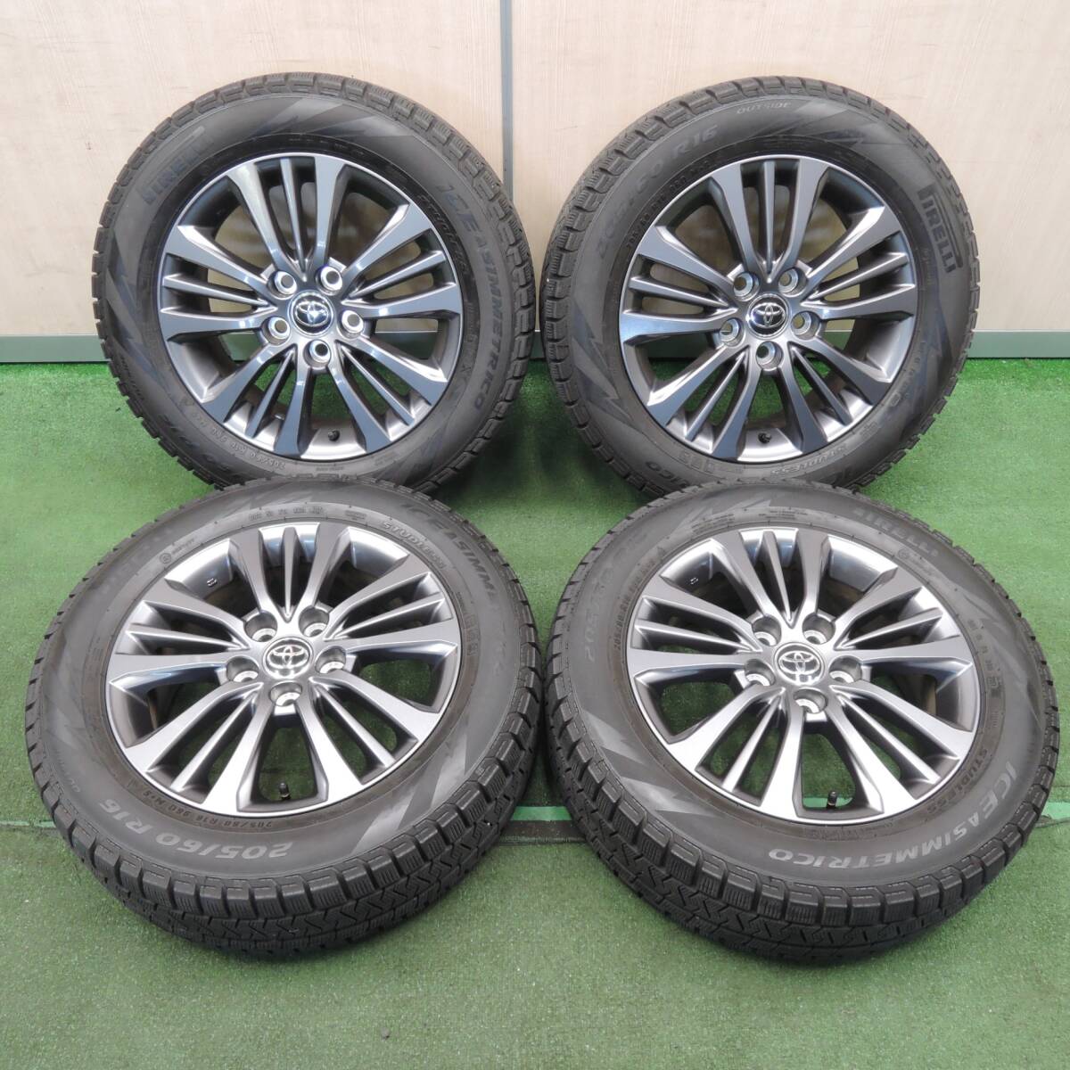 *送料無料* キレイ★トヨタ 90系 ヴォクシー 純正 205/60R16 スタッドレス ピレリ アイスアシンメトリコ PCD114.3/5H★4031504NJス_画像1