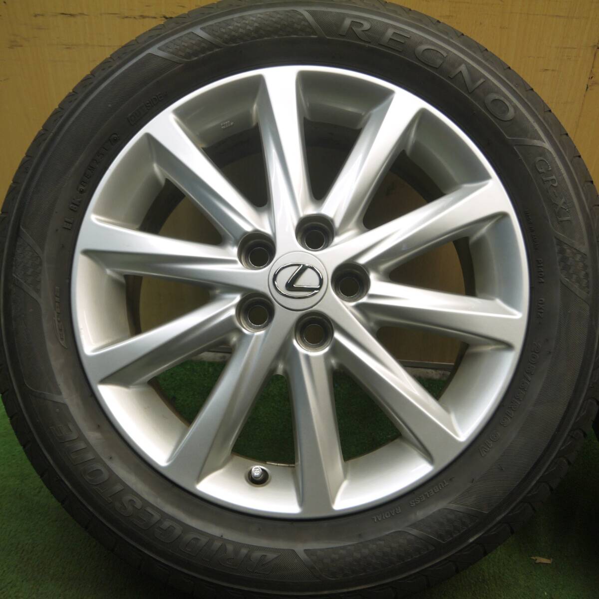 *送料無料* バリ溝！キレイ！9.5分★レクサス CT200h 純正 205/55R16 ブリヂストン レグノ GR-XI 16インチ PCD100/5H★4031904Hノの画像2