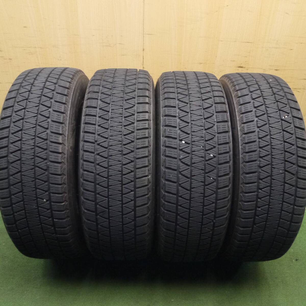 [送料無料] バリ溝！キレイ！8.5分★スタッドレス 225/60R18 ブリヂストン ブリザック DM-V3 Delmore デルモア PCD114.3/5H★4030108Hス_画像8