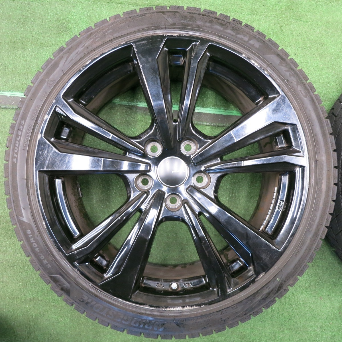 *送料無料* バリ溝！21年！9.5分★ベンツ等 Smartline 225/40R18 スタッドレス ブリヂストン VRX3 スマートライン PCD112/5H★4031804NJス_画像4