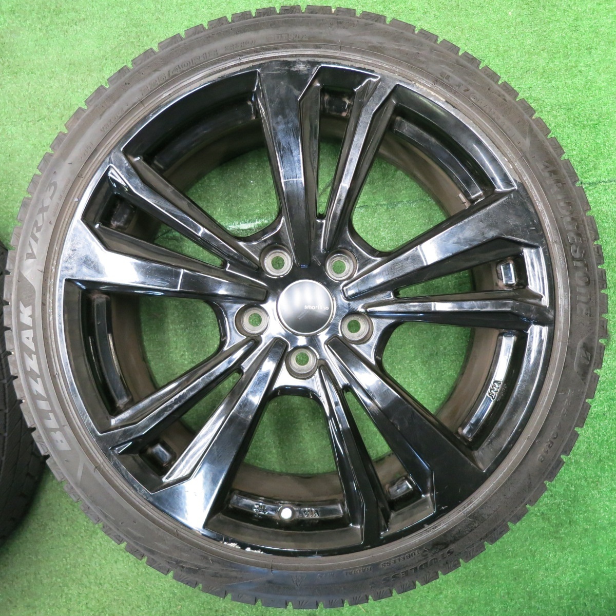 *送料無料* バリ溝！21年！9.5分★ベンツ等 Smartline 225/40R18 スタッドレス ブリヂストン VRX3 スマートライン PCD112/5H★4031804NJス_画像5